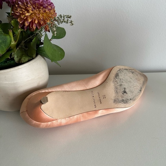 Brian Atwood salmon pink rhinestone jewelled satin kitten heels - size 39 / US 8 - Picture 9 of 10